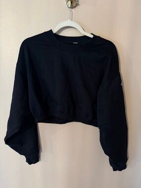 ALO Yoga Black Cropped Crewneck Sweatshirt